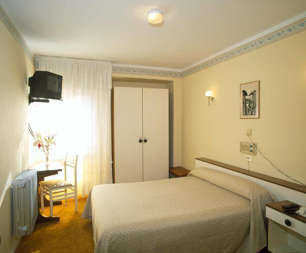 Hotel Puente De Los Santos Тапія-де-Касар'єго Екстер'єр фото