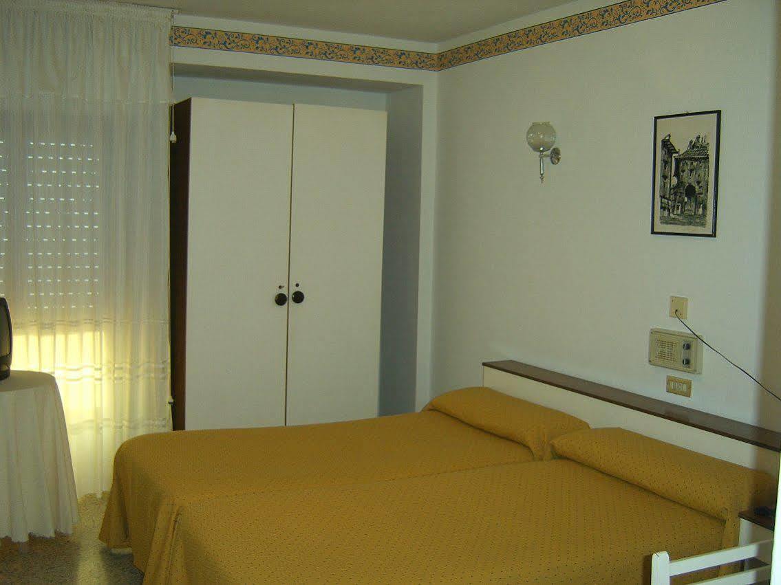 Hotel Puente De Los Santos Тапія-де-Касар'єго Екстер'єр фото