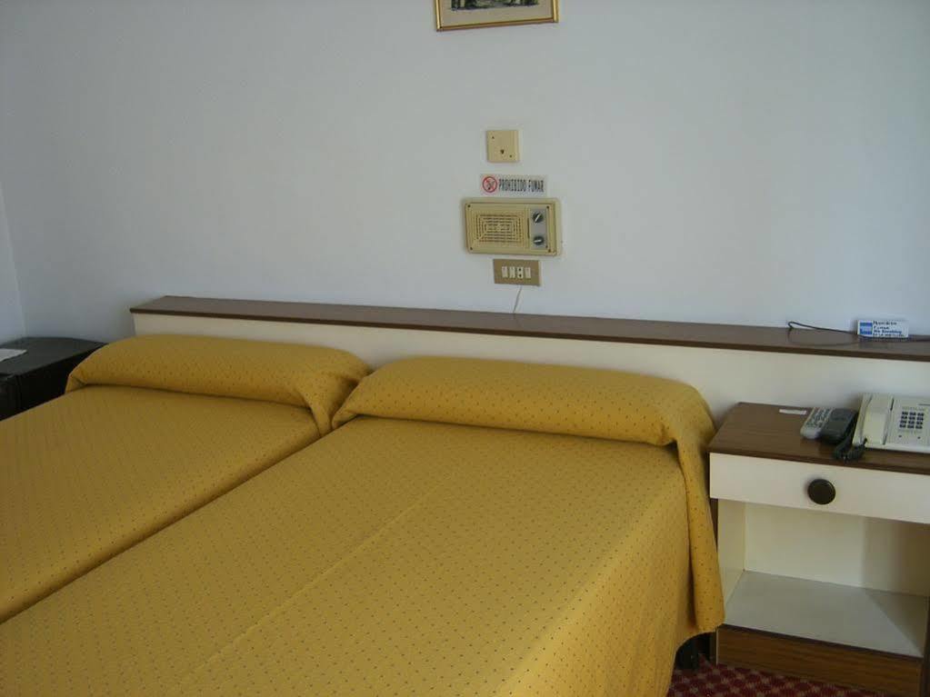 Hotel Puente De Los Santos Тапія-де-Касар'єго Екстер'єр фото