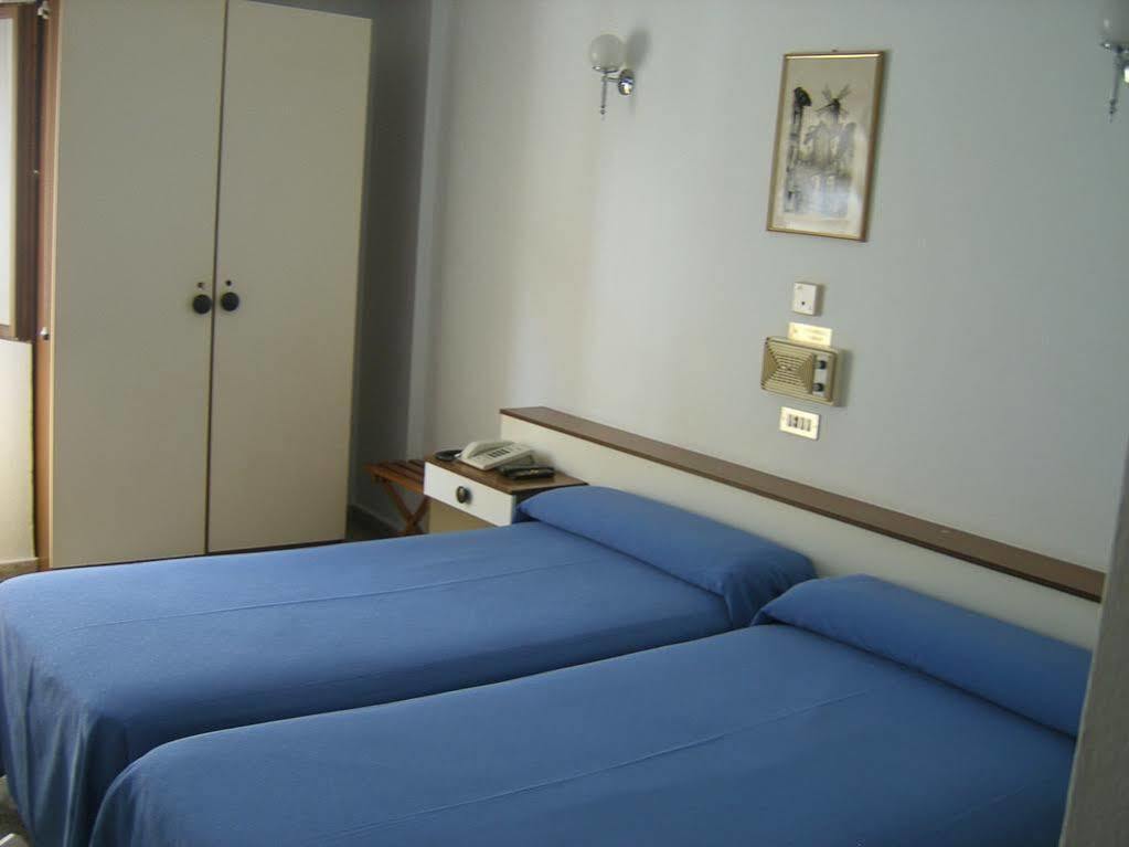 Hotel Puente De Los Santos Тапія-де-Касар'єго Екстер'єр фото